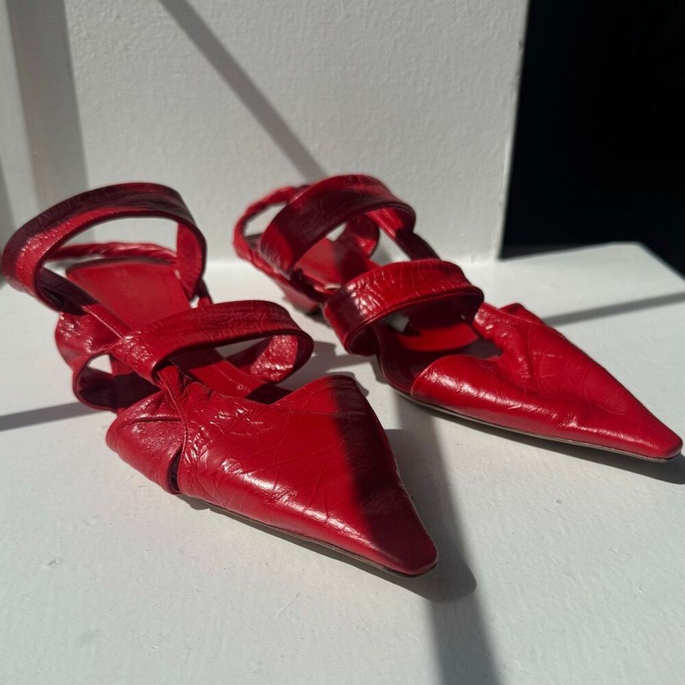 Bottega Veneta Pointy Leather Strappy Sandals Size 39 NIB RED